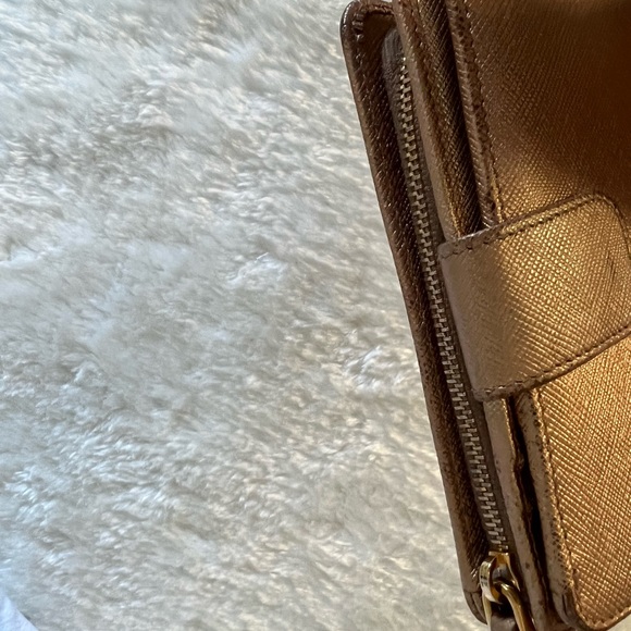 Authentic Prada medium compact wallet - Picture 5 of 8